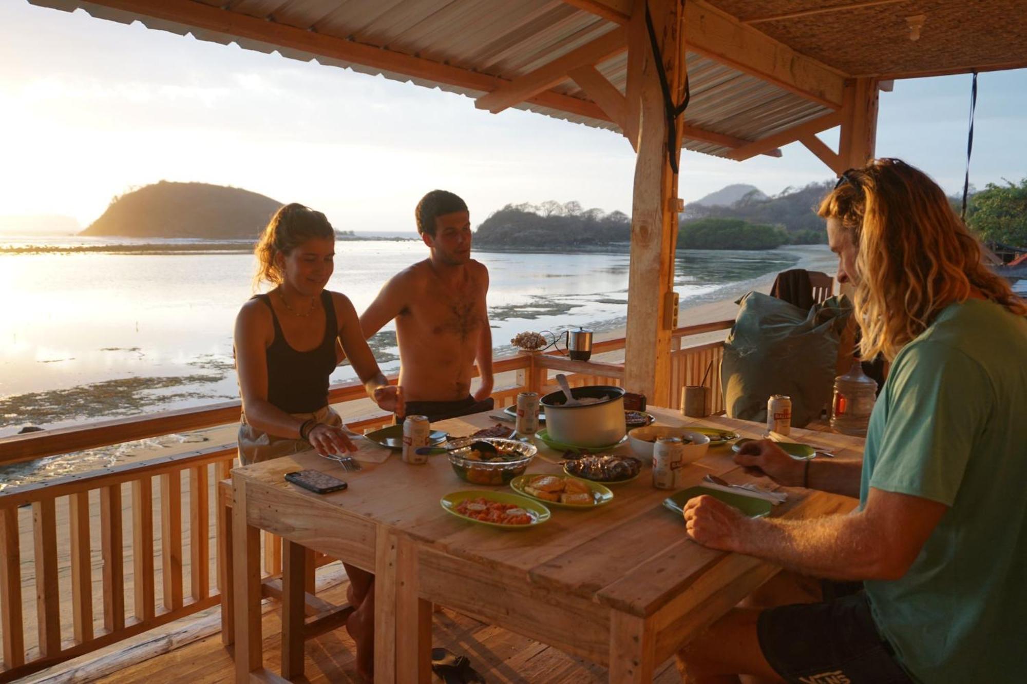 Boneputeh Homestay Taliwang Quarto foto